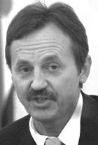 Dr. Slavko Sakoman: »Moj nasljednik dr. Ante Barbir iznimno je korektna osoba, ali on je ipak samo — internist.«